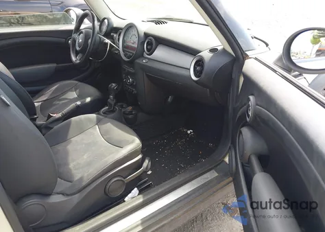 2011 Mini Cooper z USA, uszkodzony, nr VIN WMWSU3C5XBT092951